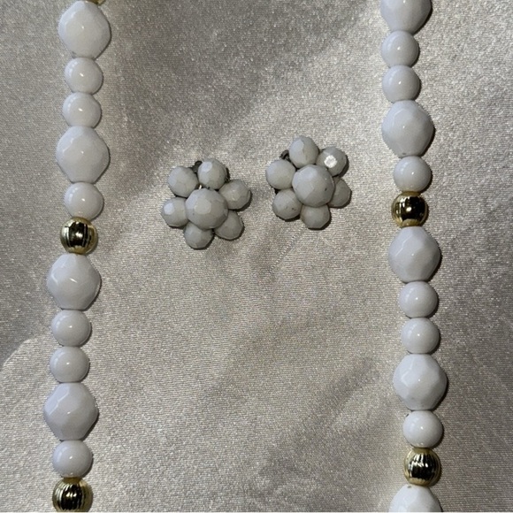 Vintage White Gold Faceted Bead Necklace Matching Bead Button Style Earrings Set - Picture 11 of 11